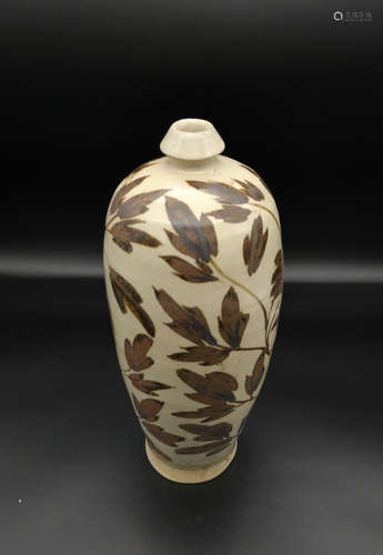 CHINESE PORCELAIN MEIPING VASE