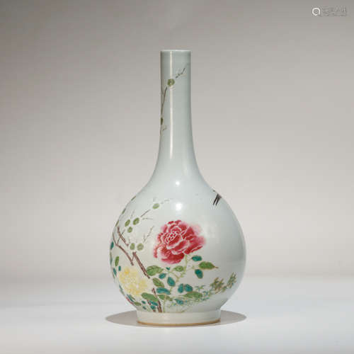 CHINESE FAMILLE ROSE PORCELAIN VASE