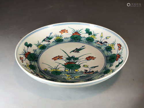 CHINESE DOUCAI PORCELAIN PLATE