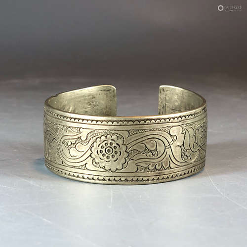 CHINESE SILVER BANGLE