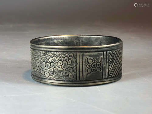 CHINESE SILVER BANGLE