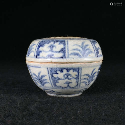 CHINESE BLUE AND WHITE COVER BOWL