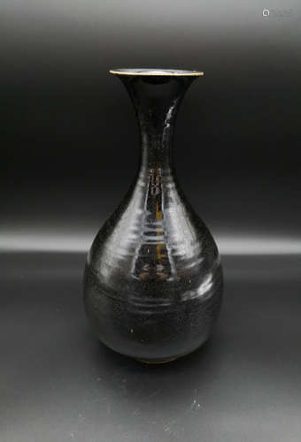 CHINESE BLACK GLAZED PORCELAIN VASE