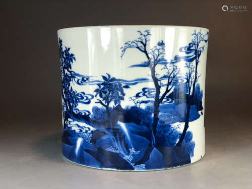 CHINESE BLUE AND WHITE PORCELAIN BRUSH POT