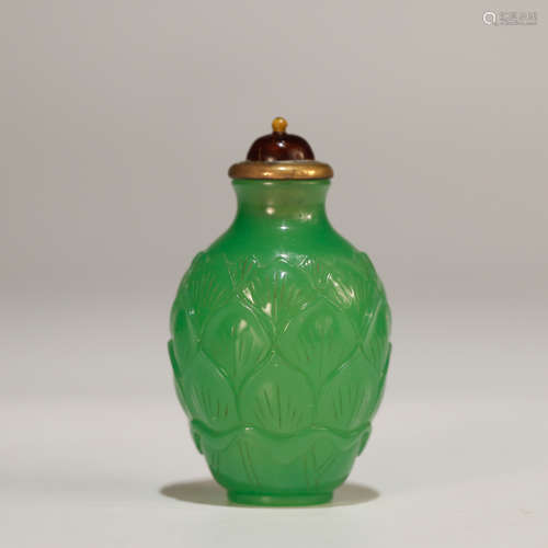 CHINESE APPLE GREEN GLASS SNUFF BOTTLE