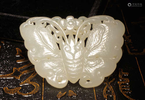 CHINESE JADE CARVED BUTTERFLY PENDANT