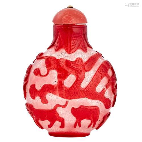 Chinese Red Overlay Clear Glass Snuff Bottle