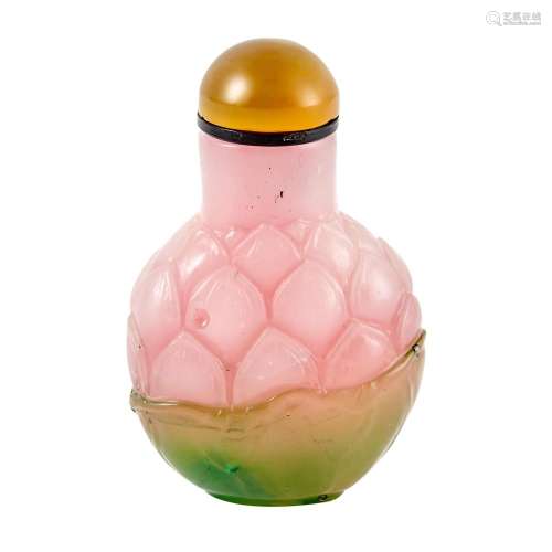 Chinese Sandwiched Pink Glass 'Lotus' Snuff Bottle