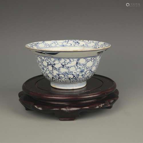 A BLUE AND WHITE FLOWER PAINTED BOWL