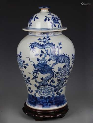 BLUE AND WHITE PEONY PATTERN GENERAL TYPE JAR