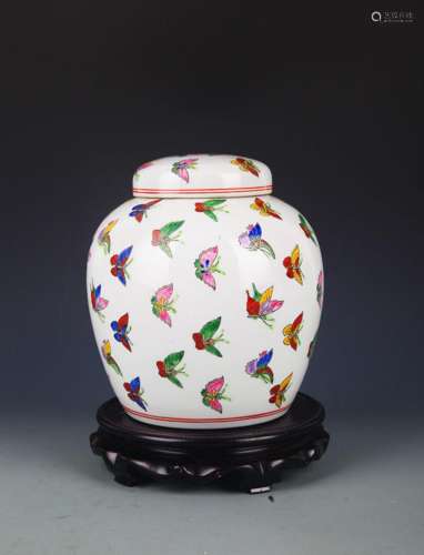 A FINE FAMILLE ROSE BUTTERFLY JAR WITH COVER