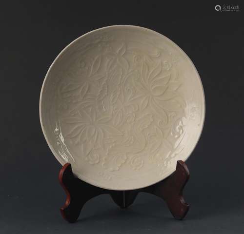 A QING YAO FLOWER CARVING PORCELAIN PLATE