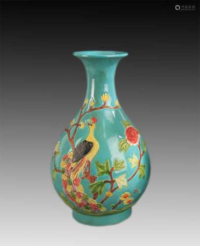 TURQUOISE GROUND FAMILLE ROSE YU HU CHUN JAR