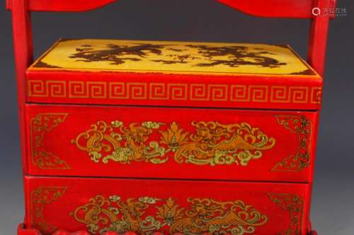 A RED COLOR SPRINKLE GOLD PAINTED LACQUER LUNCH BOX
