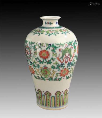 A FINE DOUCAI COLOR PLUM VASE, 