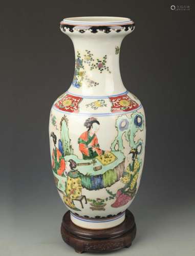 A FAMILLE ROSE FEMALE FIGURINE PAINTED VASE