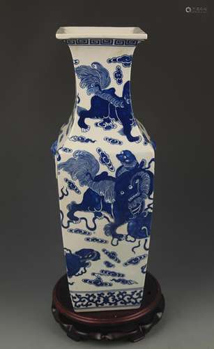 A BLUE AND WHITE LION PLAYING PATTERN SQUARE VASE