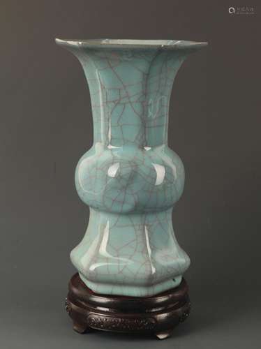 GUAN KILN GREEN GLAZE FLOWER JAR