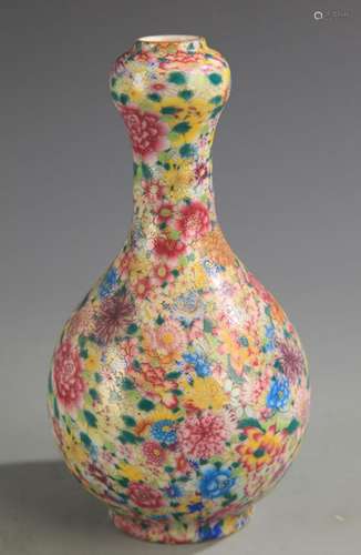 A FINE FAMILLE-ROSE GARLIC HEAD PORCELAIN BOTTLE