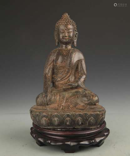 A FINE BRONZE AKSHOBHYA BUDDHA STATUE