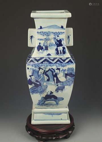 A BLUE AND WHITE LANDSCAPE PATTERN SQUARE VASE