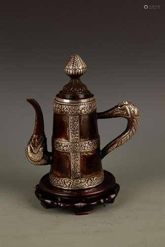 A FINE TIBETAN BELL SHAPE BRONZE WATER POT