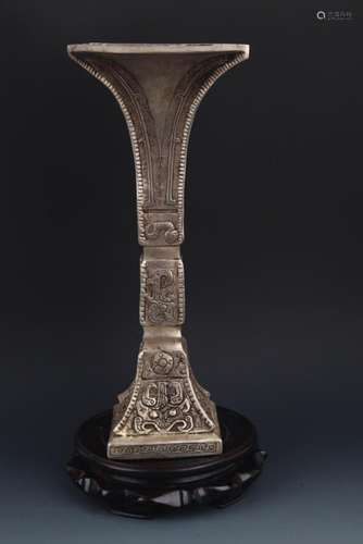 AN ANIMAL CARVING BRONZE FLOWER VASE