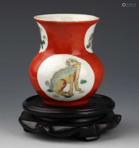 A FINELY PAINTED PORCELAIN JAR