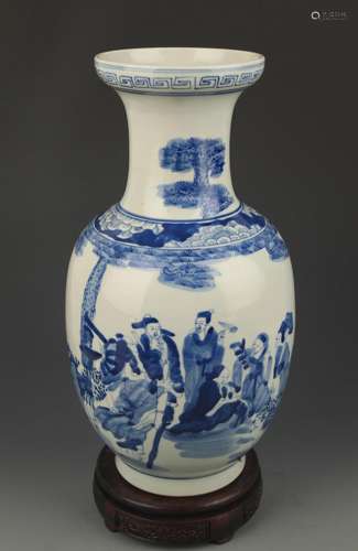 A BLUE AND WHITE STORY PAINTED PLATE TOP VASE