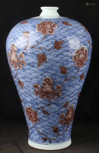 A FLOWER PATTERN BLUE&WHITE RED GLAZED PLUM VASE