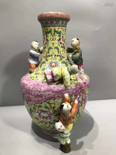 A KNEADING-ARTS FAMILLE ROSE VASE