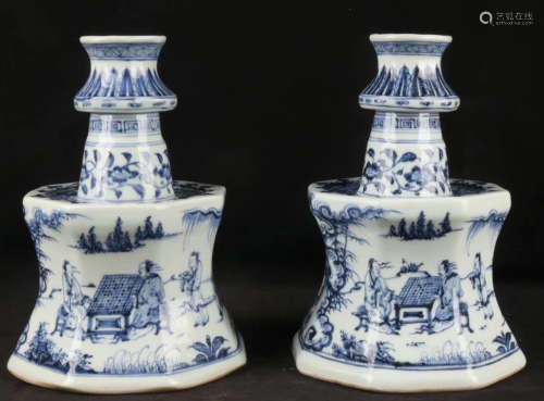 A PAIR OF BLUE & WHITE FIGURE PATTERN CANDLE HOLDER