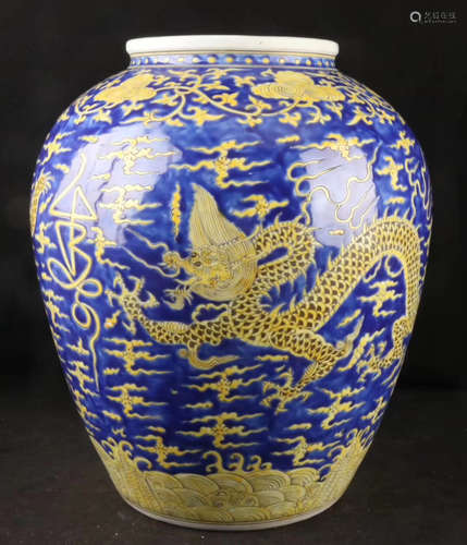 A DRAGON PATTERN BLUE GLAZED YELLOW COLOR JAR