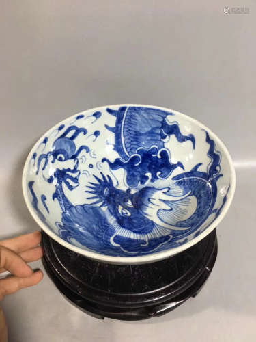 A BLUE & WHITE DRAGON PATTERN BOWL