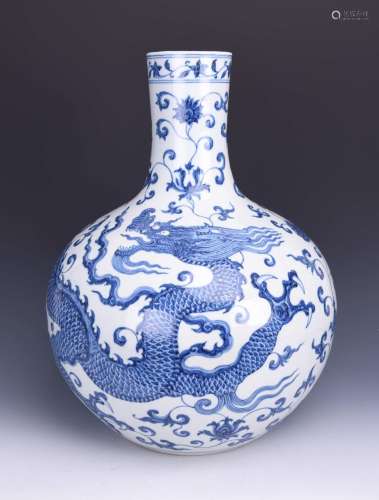 A RARE BLUE AND WHITE 'DRAGONS' BOTTLE VASE, EARLY MING DYNASTY