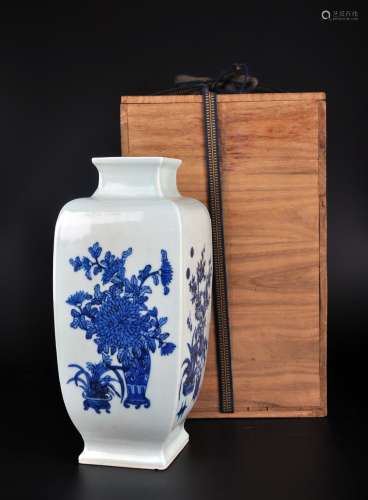 A BLUE AND WHITE RECTANGULAR VASE, QIANLONG MARK AND OF THE PERIOD