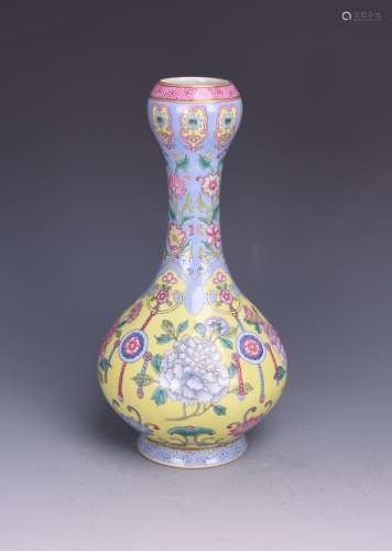 A YELLOW-GROUND FAMILLE ROSE 'GARLIC' VASE, QING DYNASTY