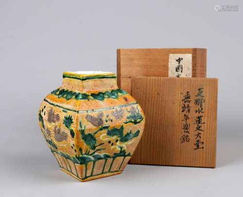 A YELLOW-GROUND AND GREEN-ENAMELED JAR, JIAJING MARK, MING DYNASTY