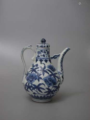 A BLUE AND WHITE WINE POT, MING DYNASTY