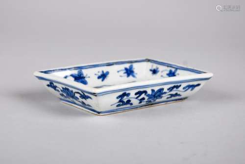 AN EXTREMELY RARE BLUE AND WHITE SQUARE DISH, LONGQING MARK, MING DYNASTY