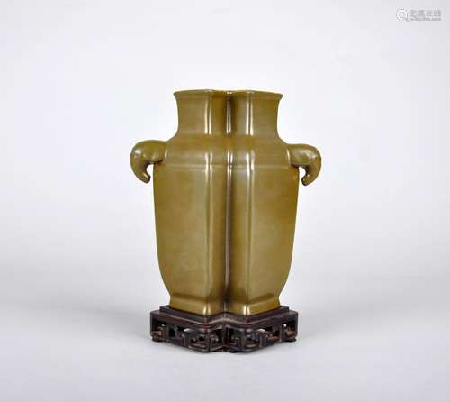 A TEA-DUST-GLAZED VASE, QIANLONG MARK, QING DYNASTY