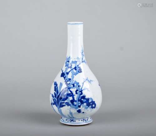A BLUE AND WHITE PEAR-SHAPED VASE, KANGXI PERIOD