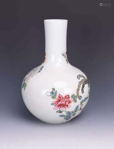 A FAMILLE ROSE 'PHOENIX AND PEONY' BALUSTER VASE, YONGZHENG MARK, QING DYNASTY