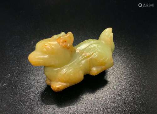 A YELLOW JADE CARVING OF DOG