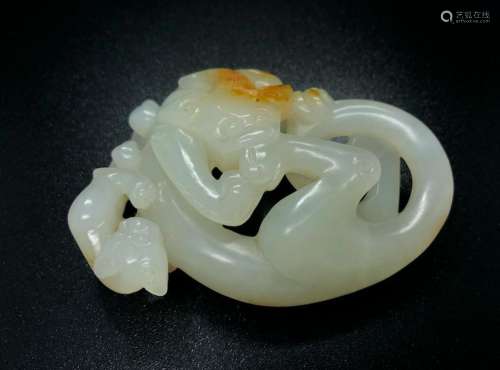 A WHITE AND RUSSET JADE 'DRAGON TEACHING ITS CHILD' PENDANT
