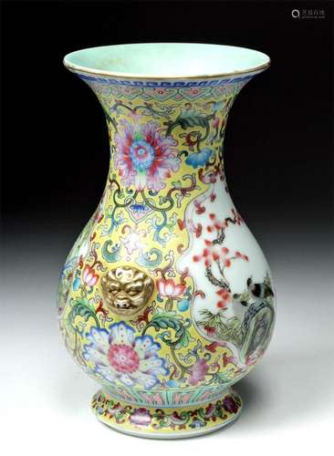 Chinese Qing / Jiaqing Famille Rose Porcelain Vase