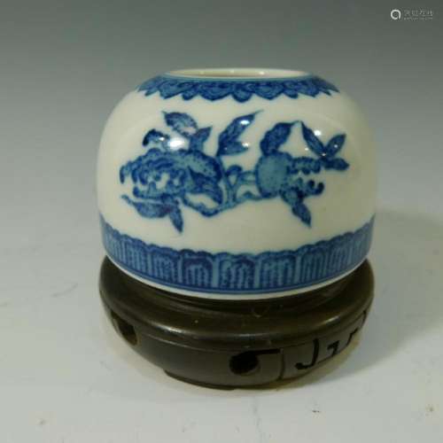 BLUE & WHITE HORSE-SHAPE WATER-POT. QIANLONG MARK & PERIOD.