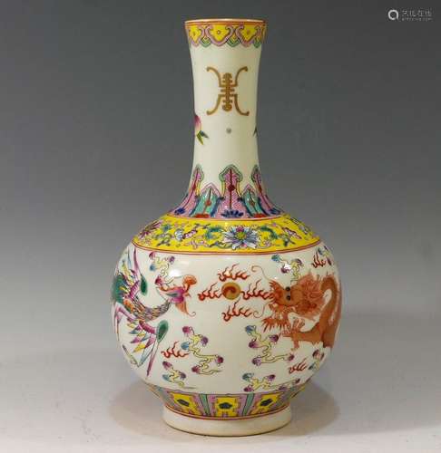 ANTIQUE CHINESE FAMILLE ROSE VASE - QIANLONG MARK