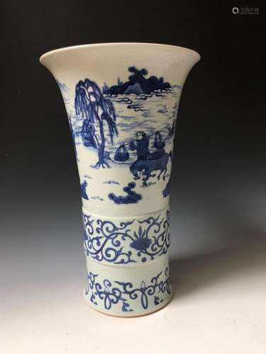 A CHINESE BLUE AND WHITE PORCELAIN VASE, MARKED.