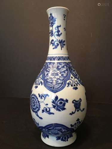 ANTIQUE Chinese Blue and White Flower Vase, Kangxi Period